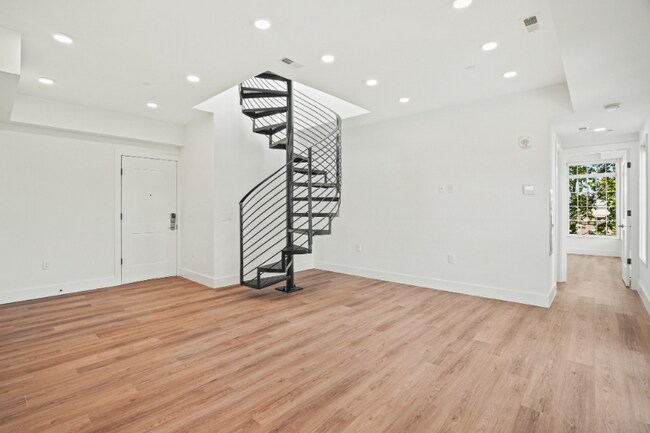 Building Photo - 716 L St SE