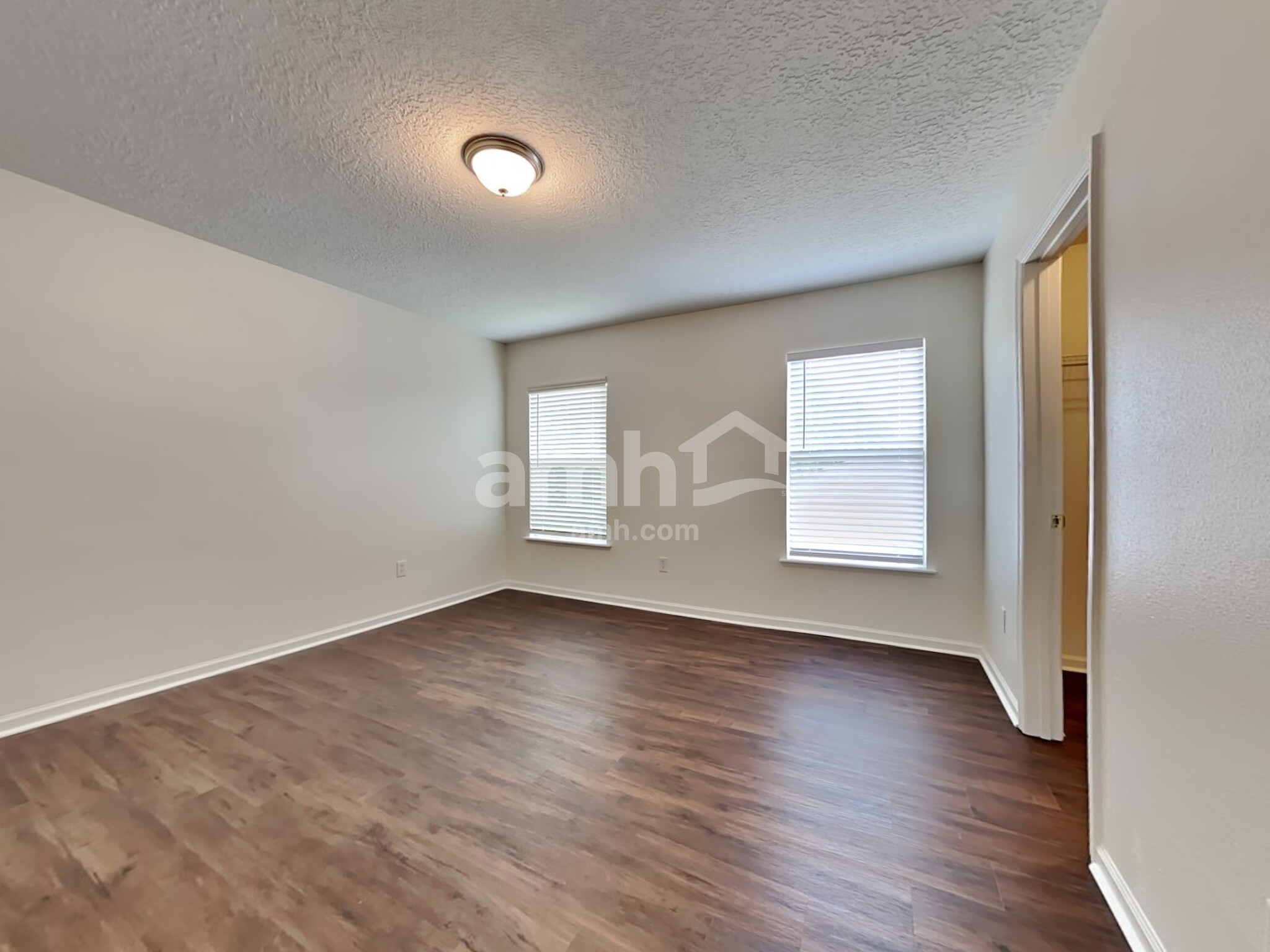 Building Photo - 880 Collinswood Dr
