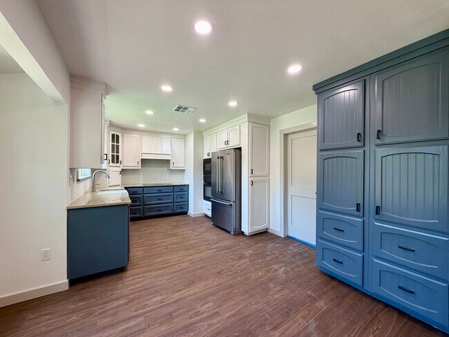Building Photo - 10801 Rick Dr