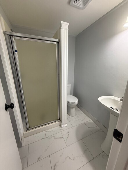 Building Photo - 8238 Imperial Dr