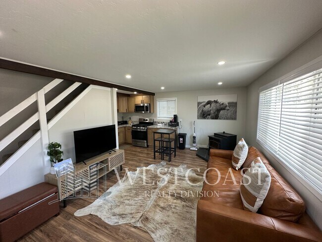 Building Photo - Charming Big Bear Retreat – Cozy 2-Bed Cab...
