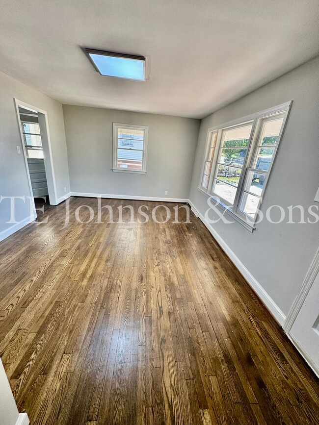 Building Photo - Charming 3-Bed Home Near Downtown Winston-...