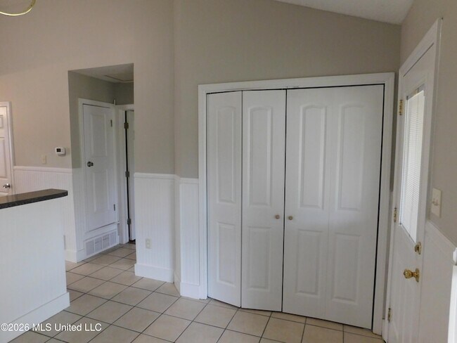 Building Photo - 5539 Bradley Dr