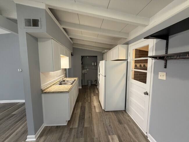 Building Photo - 1582 Bluebird Ln