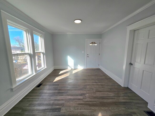 Building Photo - 328 Rosewood Ave