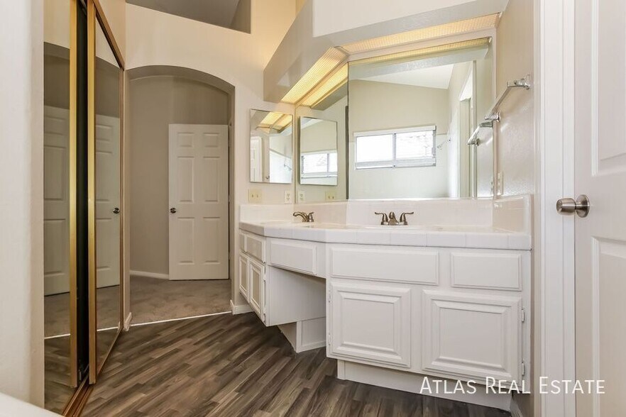 Building Photo - 5808 Ventana Dr