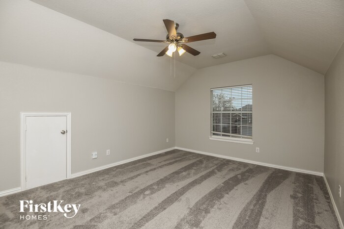 Building Photo - 1339 Lake Forest Dr