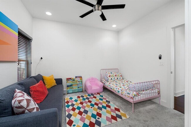 Building Photo - 2703 Halcyon Dr