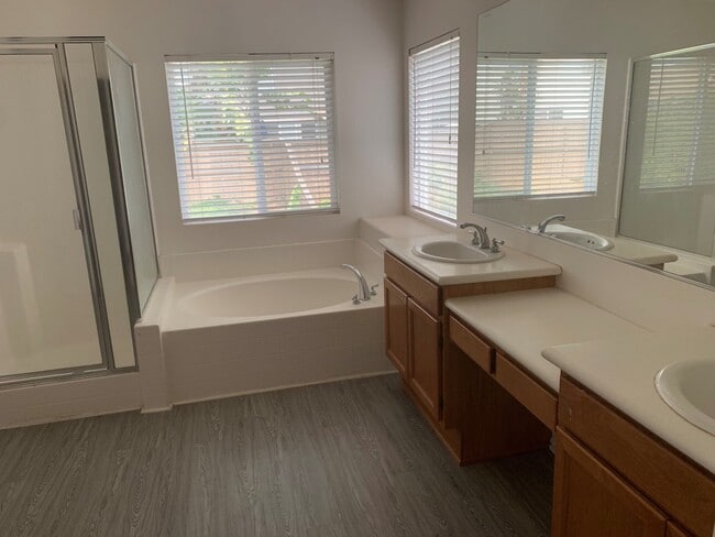Building Photo - Spacious 5-Bedroom Home in Sought-After Vi...