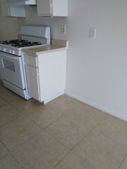 kitchen - 10939 Morrison St