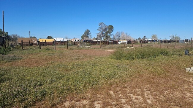 Building Photo - Rural Living at Its Finest – 2BR Home with Open Desert Views