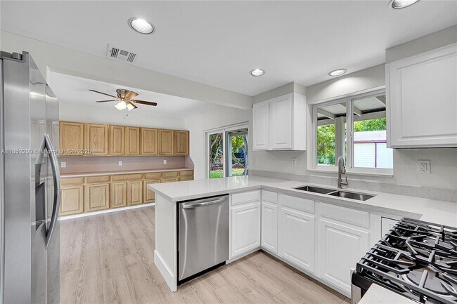 Building Photo - 14312 SW 110th Ave