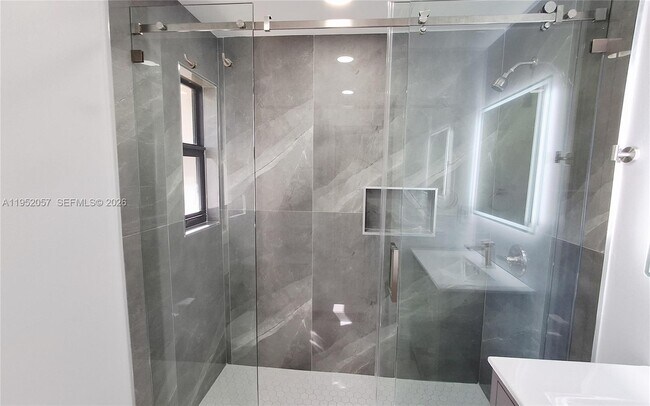 Building Photo - 216 Shadow Way