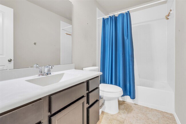 Building Photo - 2450 Garden Shadow Dr