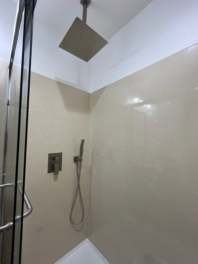 Building Photo - 324 Nassau Ln