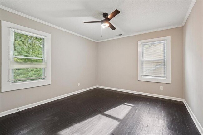 Building Photo - 172 Meador Way SE