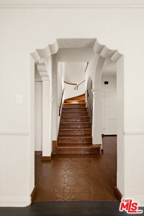 Building Photo - 120 S Poinsettia Pl