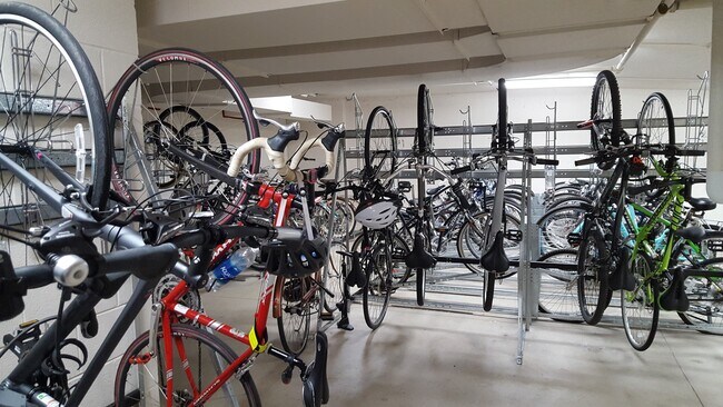 Building Photo - 21 W Chestnut St