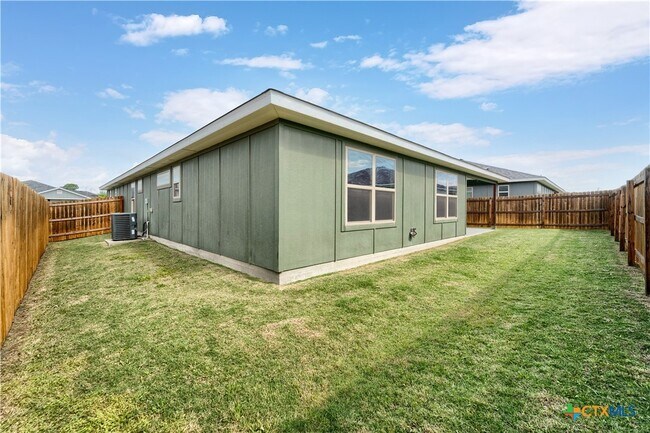 Building Photo - 742 Freedom Cir