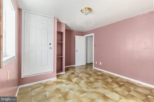 Building Photo - 2301 S 16th St