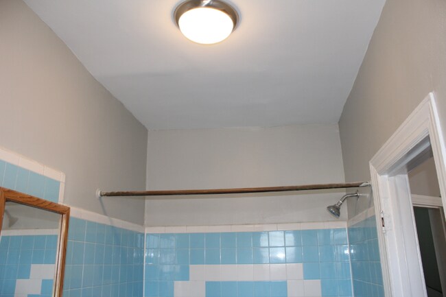 Building Photo - 827 S 48th St