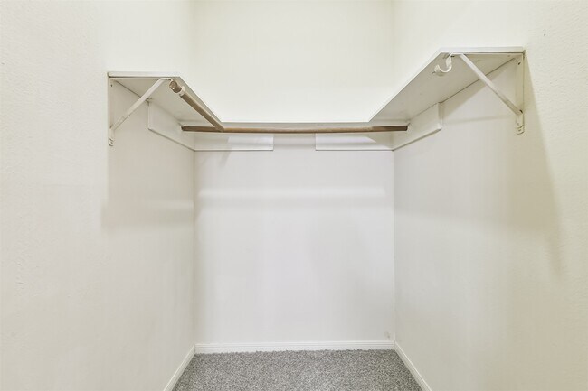 Building Photo - 13626 Cedar Point Dr