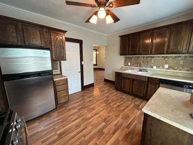 Building Photo - Must see in Person!  Huge Home Near Dundee...