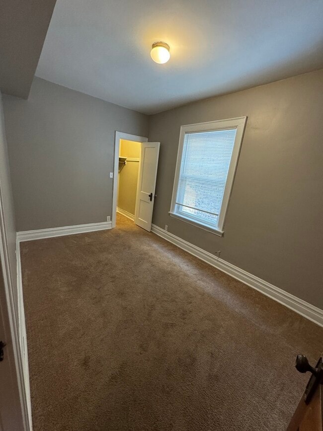 Building Photo - 6840 S Champlain Ave