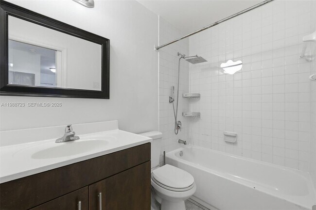 Building Photo - 13 S Royal Poinciana Blvd