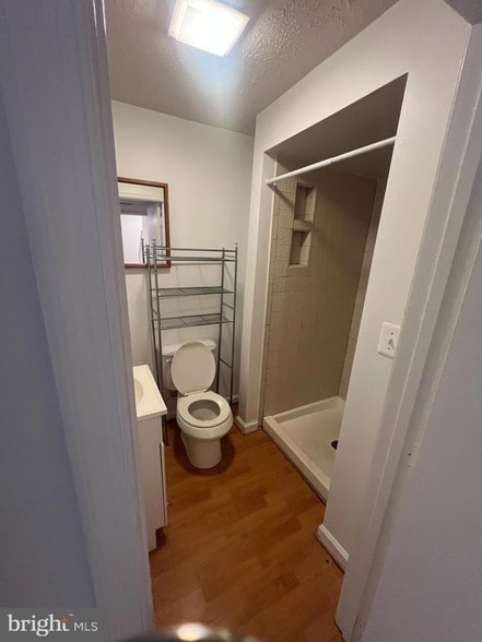 Building Photo - 405 Carnaby St