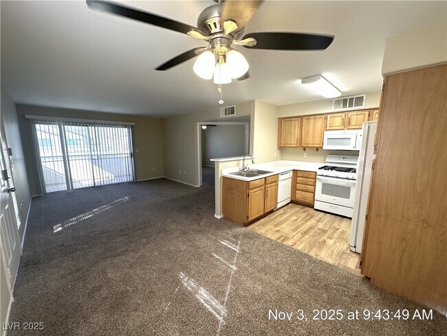 Building Photo - 5710 E Tropicana Ave