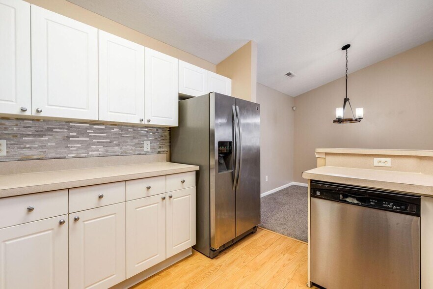 Building Photo - 677 Spring Valley Dr