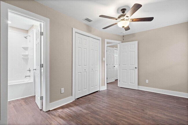 Building Photo - 2310 McPhillips Dr