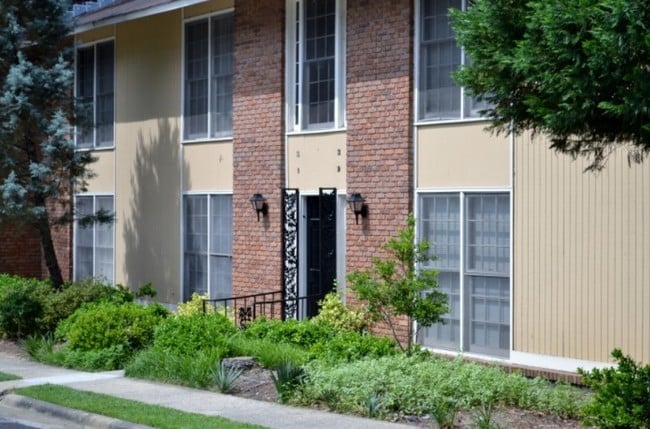 Building Photo - Village Square Apartments