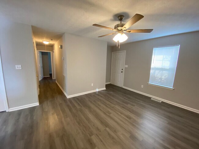 Building Photo - 415 Moonlite Ave