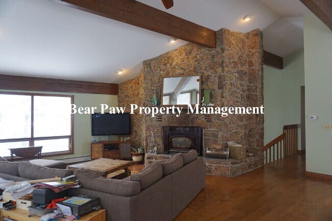 Building Photo - Lovely Home in Soda Creek!!