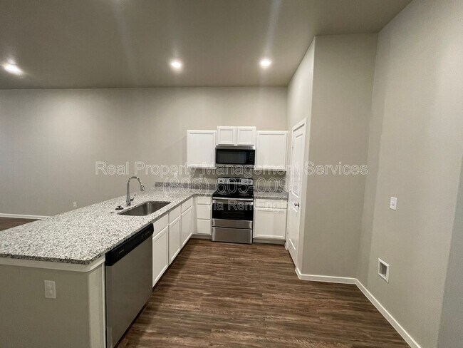 Building Photo - 2108 Langford Ave