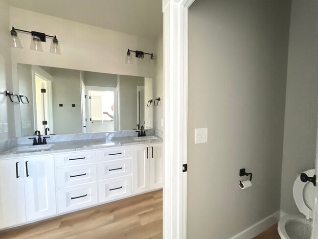 Building Photo - 3 bed 2 bath House in Nephi