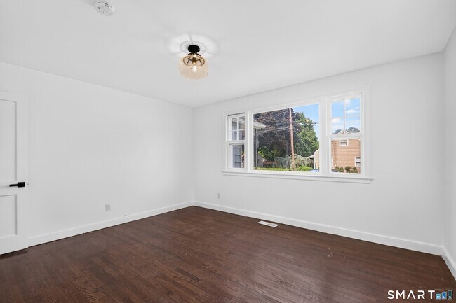 Building Photo - 11 Stratfield Pl