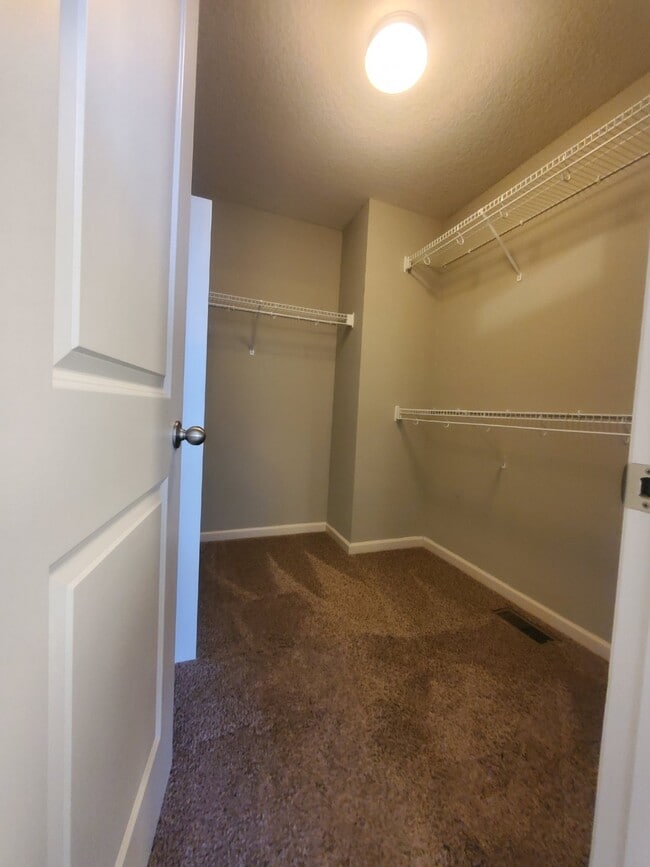 Building Photo - 5 BR 3 BA Single Family Home in North Hugo Minneapolis