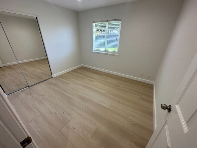 Building Photo - Bright 3BR Home with Central AC, Attached Garage & In-Unit Laundry in Fremont