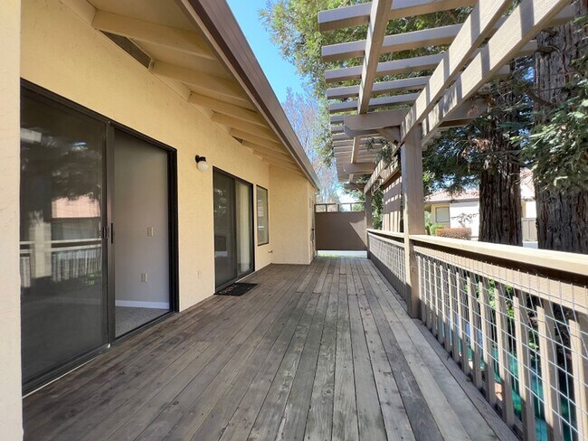 Building Photo - 64 Fountain Grove Cir