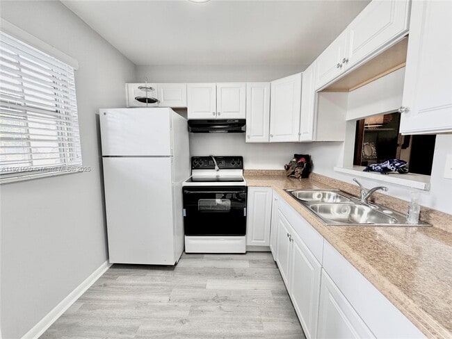 Building Photo - 4431 NW 16th St