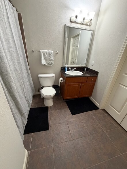 Building Photo - 600 13th St E