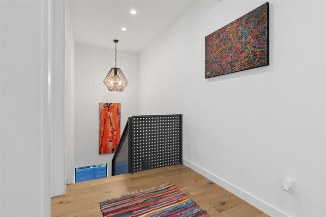 Building Photo - 4305 Roseland Ave