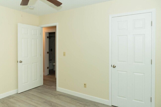 Building Photo - 705 Winton Ct