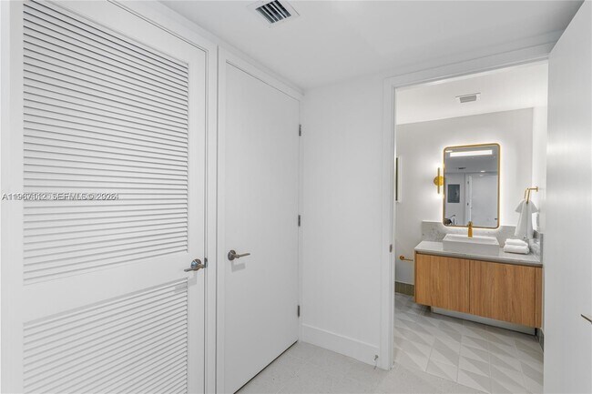 Building Photo - 159 NE 6th St