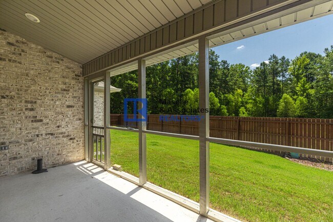 Building Photo - 1019 Silver Cir