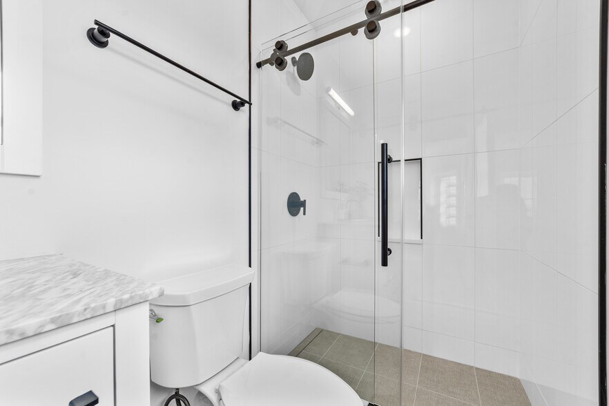 Building Photo - 208 Spencer Ave