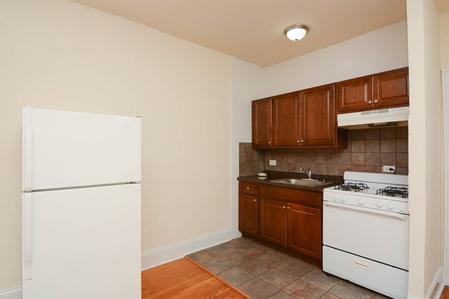 Building Photo - 2737 N Spaulding Ave